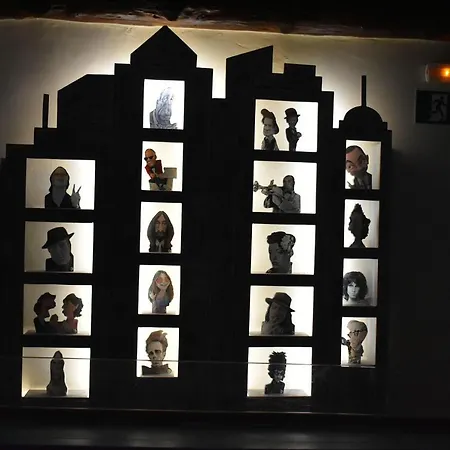 Odos Oneiron Boutique 하니아